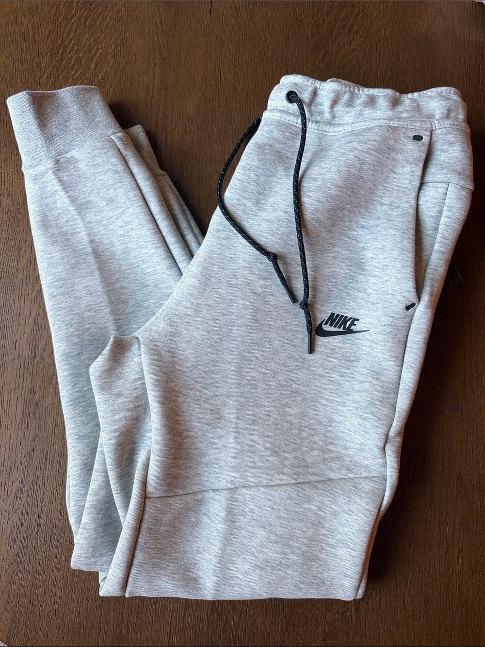 Nike Men’s Tech Grey Jogger Sweatpants NWOT 🏷️